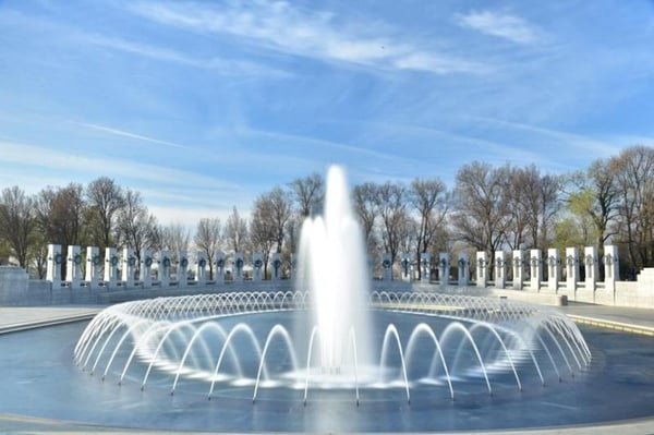 When Your Pond Needs More Than Decoration: Choosing Floating Fountains and the Pumps That Power Them
