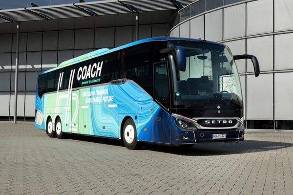 Daimler Buses bringt in Zusammenarbeit mit FEV ersten wasserstoffbasierten Setra-Reisebus "H2 Coach" auf die Straße