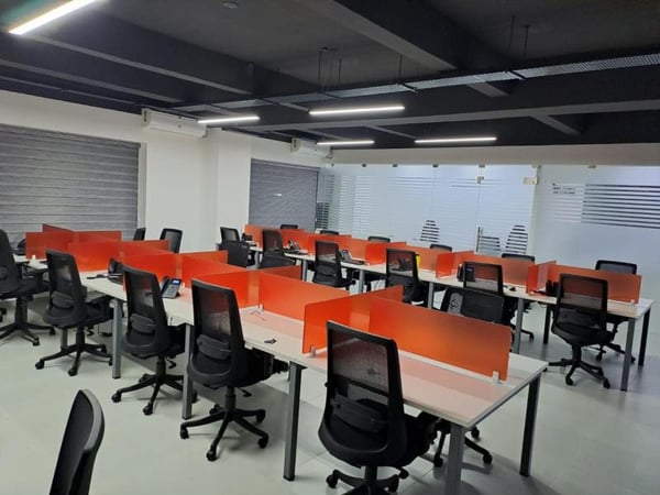 How a Height Adjustable Desk Improves Posture and Prevents Chronic Back Pain