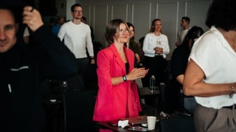 Julia Trost: Viele Klicks, keine Käufer: Warum sich dein digitales Produkt nicht verkauft