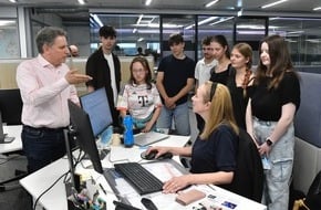 dpa Deutsche Presse-Agentur GmbH: Tag des Lokaljournalismus: Starkes Signal für lokale Medien und die Menschen vor Ort - "Unverzichtbarer Beitrag für Gesellschaft und Demokratie"