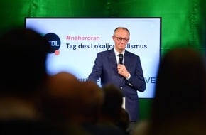 dpa Deutsche Presse-Agentur GmbH: Bundeskanzler Merz bei Townhall in Salzwedel: "Lokalzeitungen sind und bleiben wichtig."